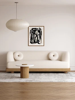 Трехместный тканевый диван из массива дерева - это спокойная комбинация в скандинавском стиле для одного человека